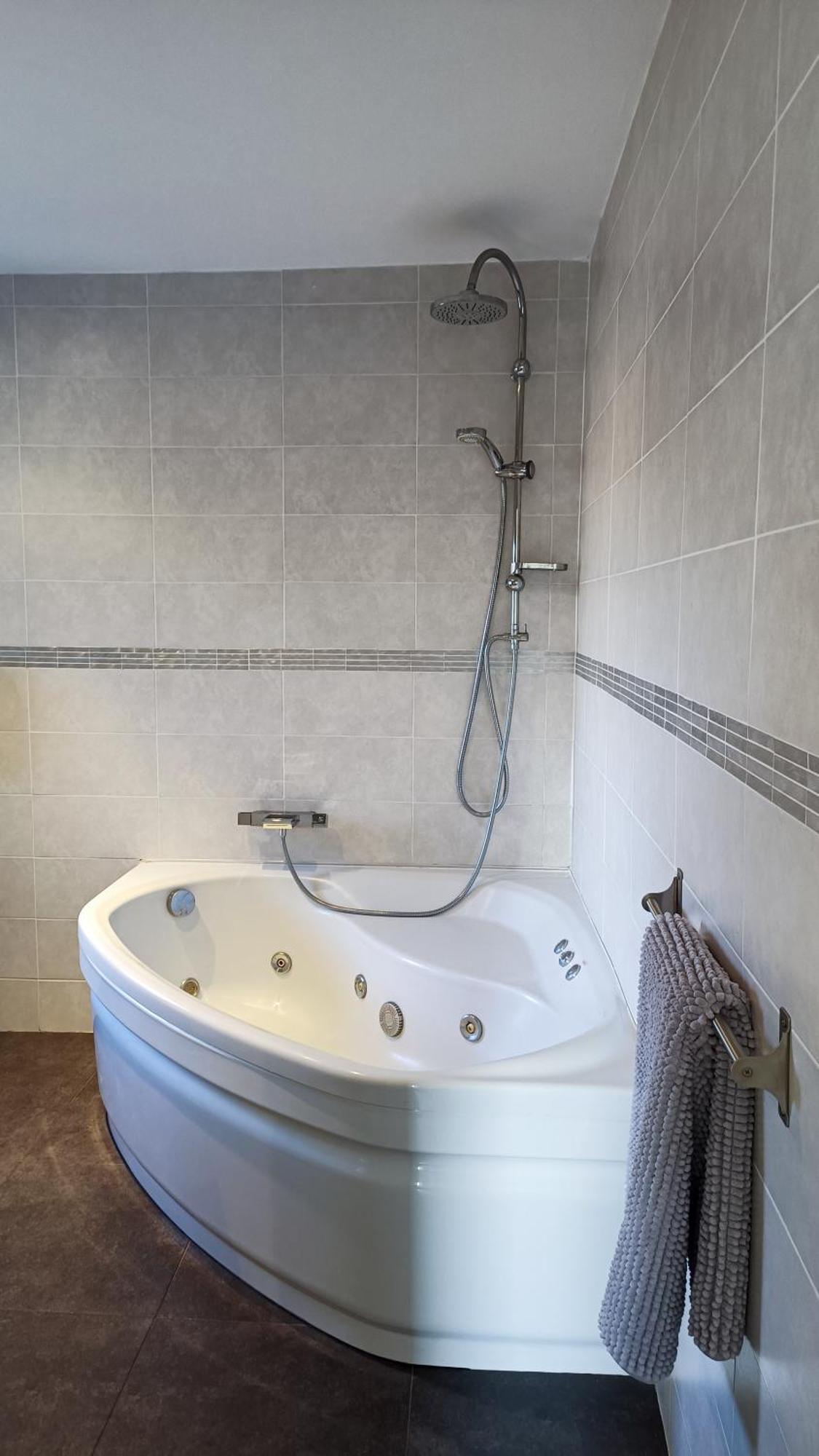 U Casone, B&W Modern Apartment, Spa, Wifi, Air-Conditioning, Free Parking, Decreasing Prices Aghione Экстерьер фото